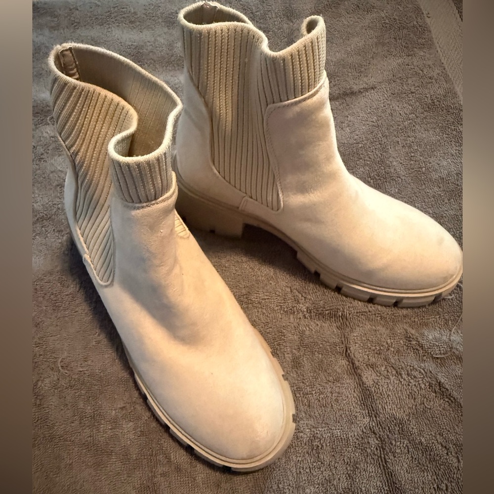 Cream Ankle Boots with Ribbed Detail